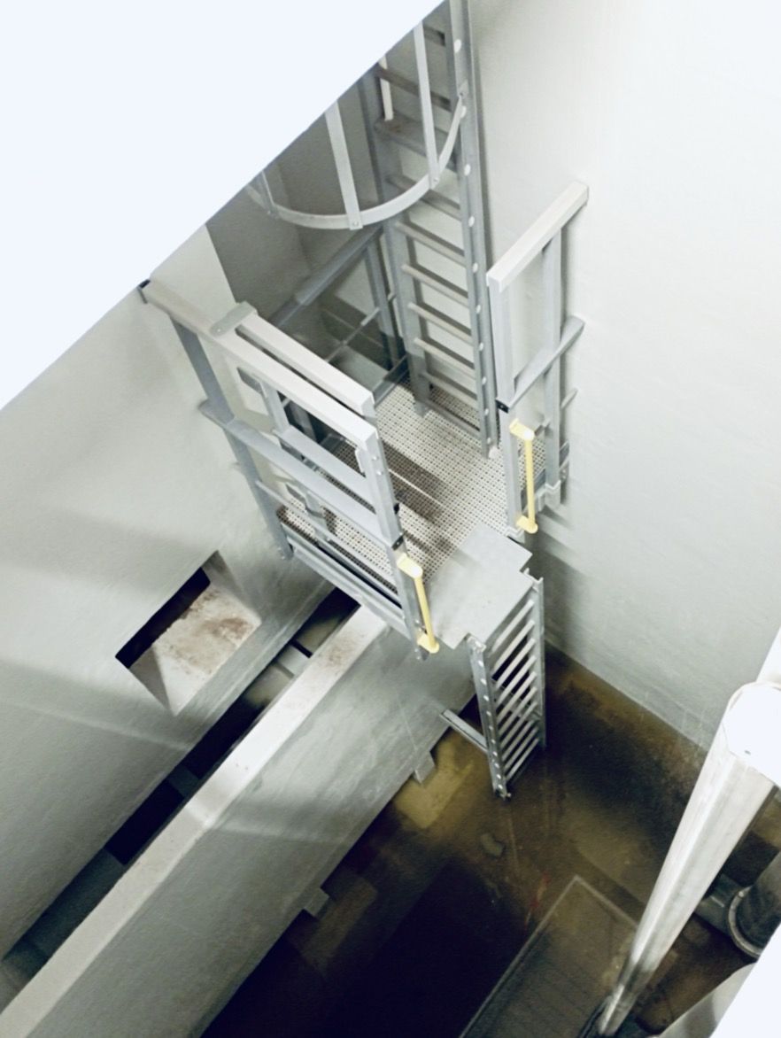 Pose d'une échelle Idréva sur structure métallique