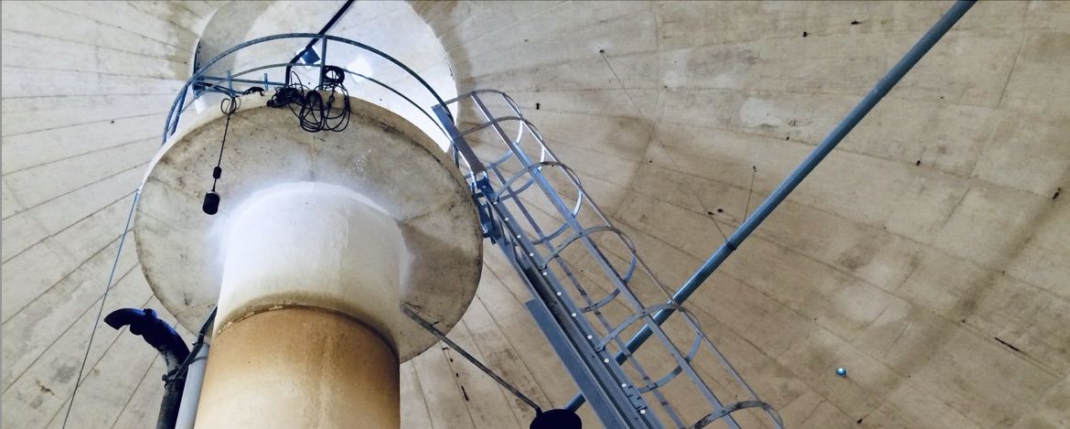 Château d'eau — remplacement échelle acier par composite PRV idréva