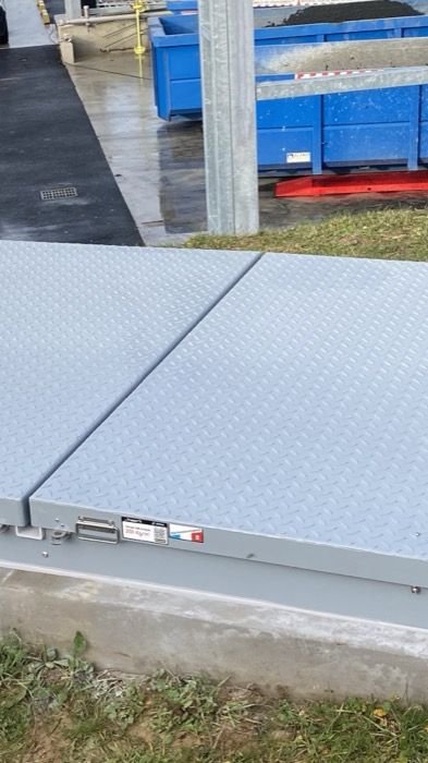 Capot PRV avec surface antidérapante larmée — trappe idréva